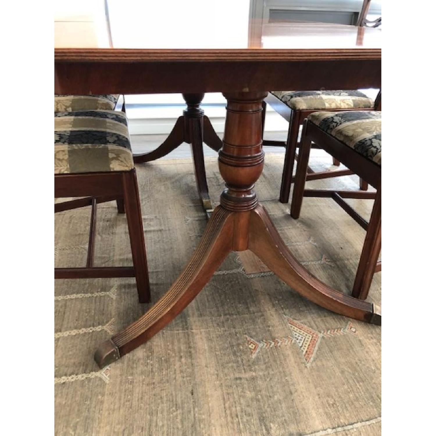 Vintage Expandable Dining Table w/ 4 Chairs - AptDeco