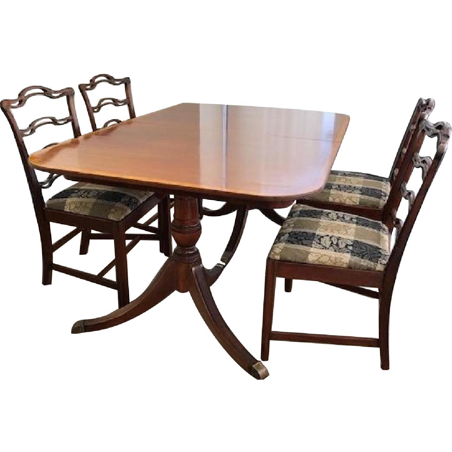Vintage Expandable Dining Table w/ 4 Chairs - AptDeco