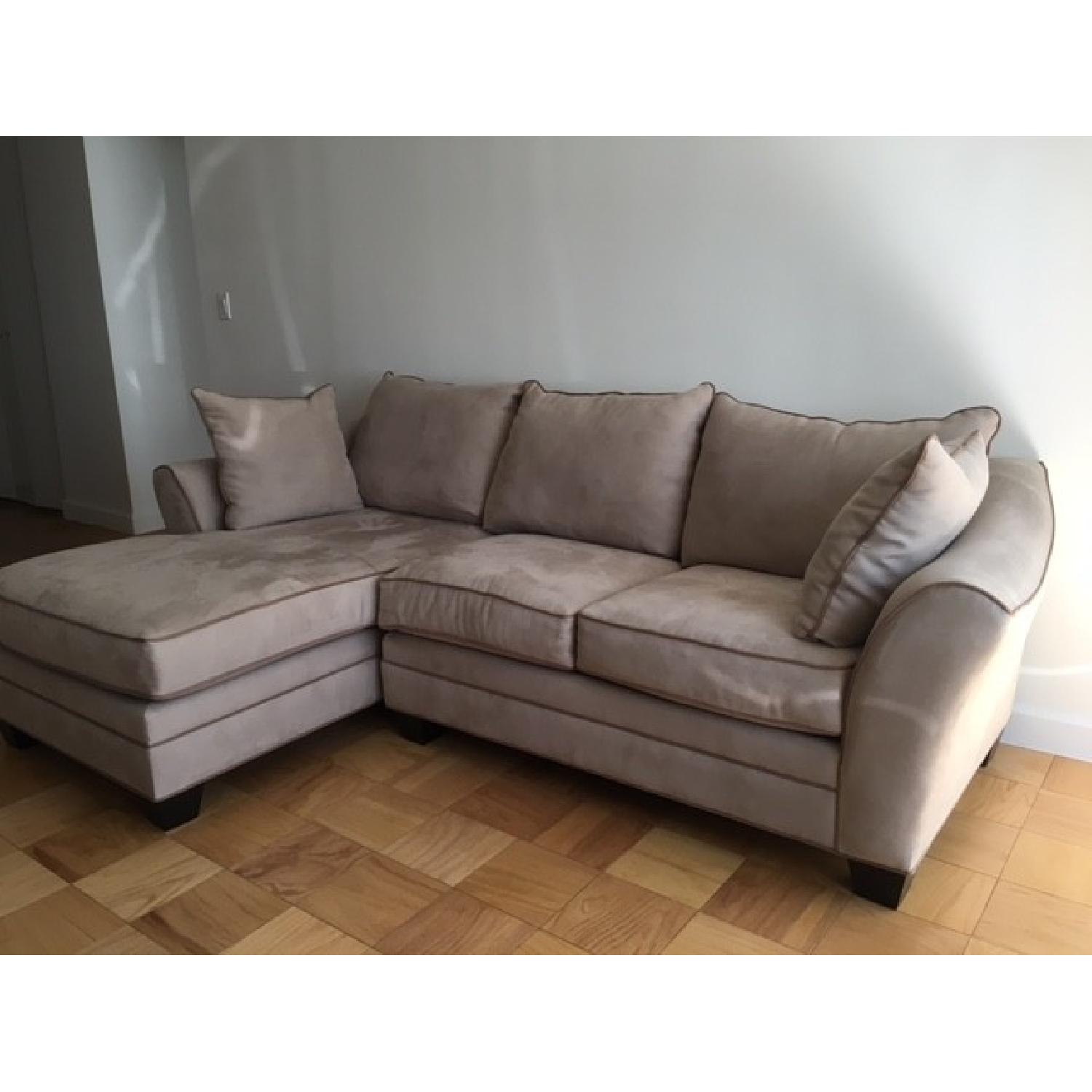 Raymour & Flanigan Foresthill Sectional Sofa - AptDeco