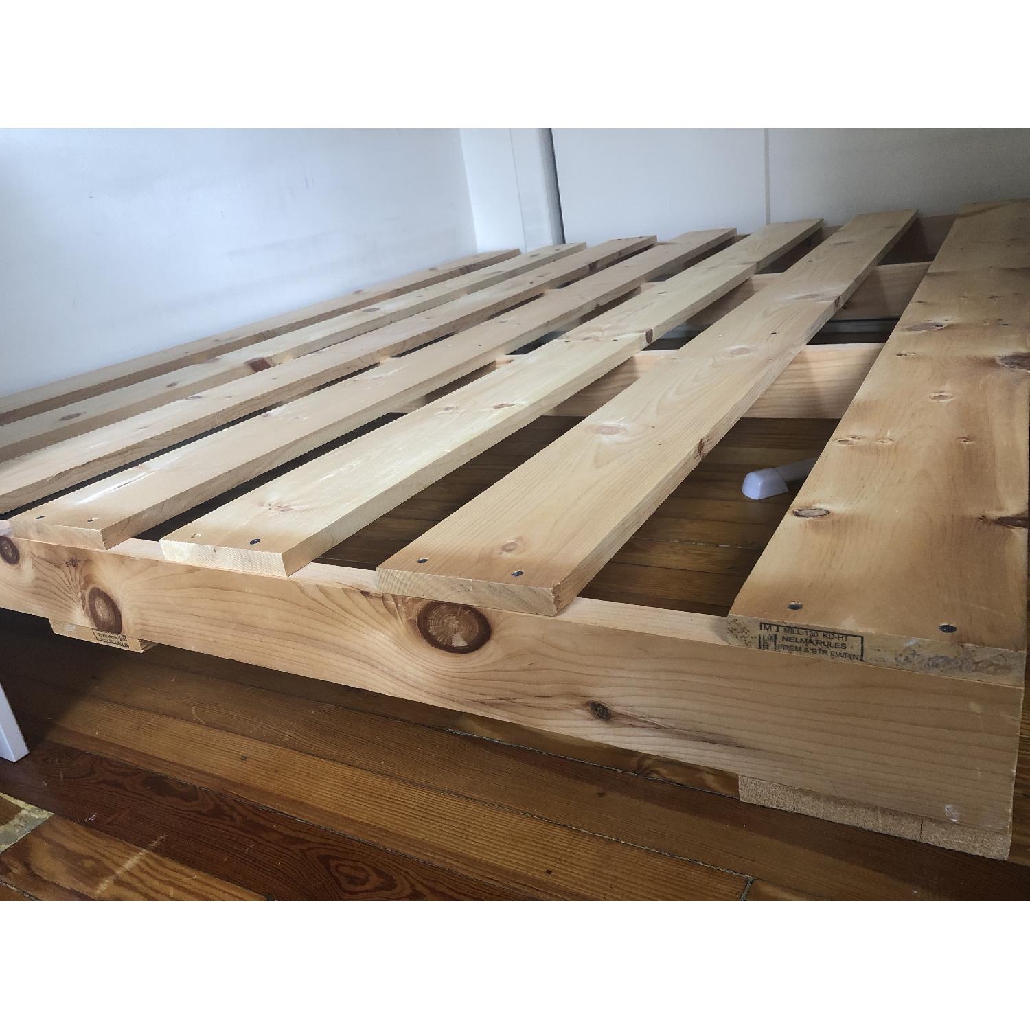 Handmade Queen Size Pallet Bed AptDeco