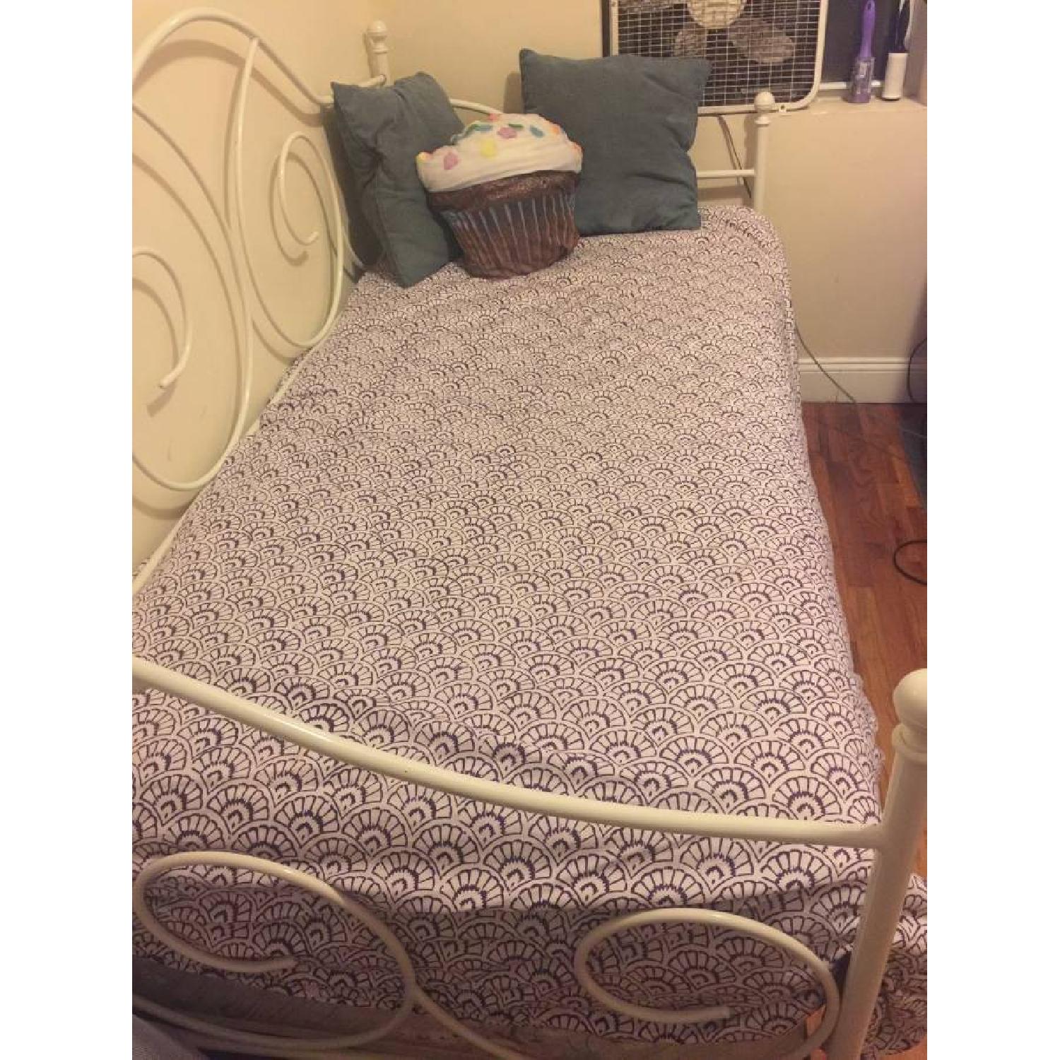 Wrought Iron Daybed w/ Trundle Bed - image-2