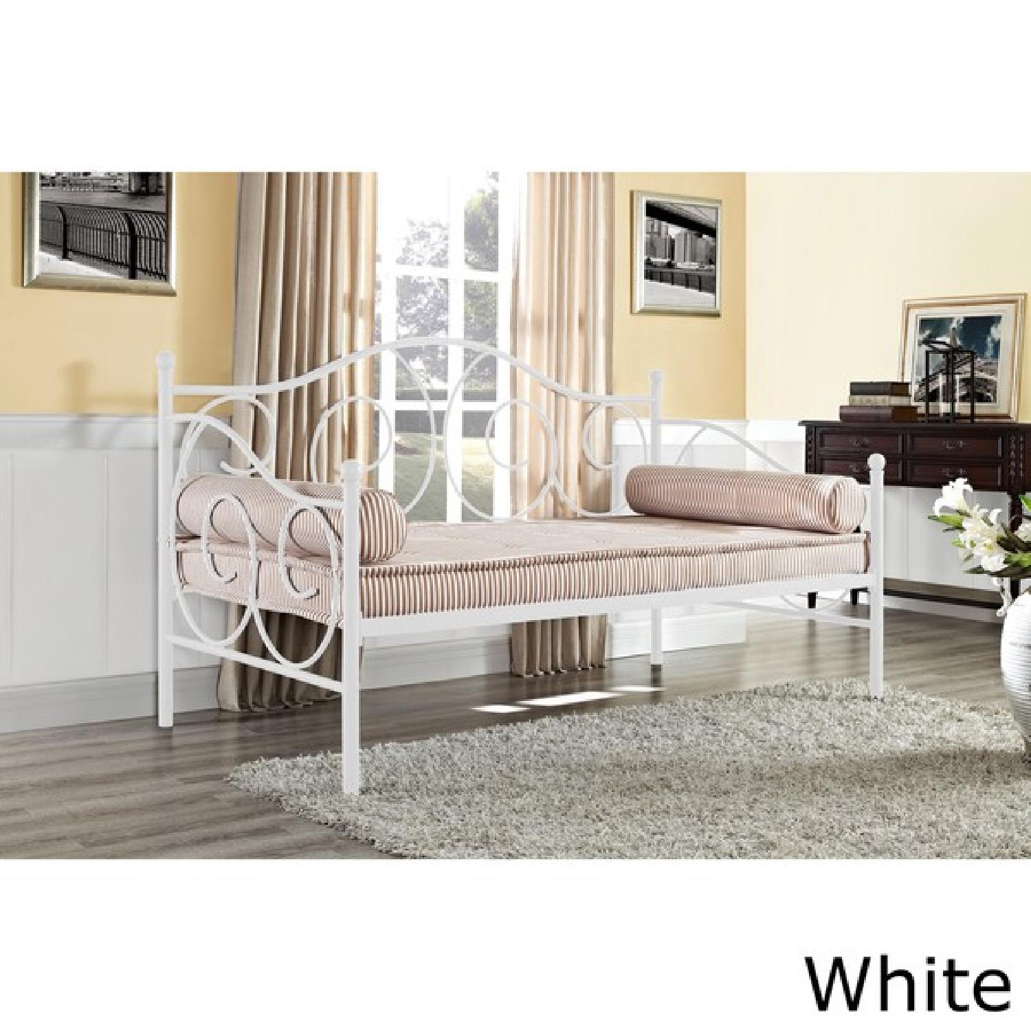 Wrought Iron Daybed w/ Trundle Bed - image-4