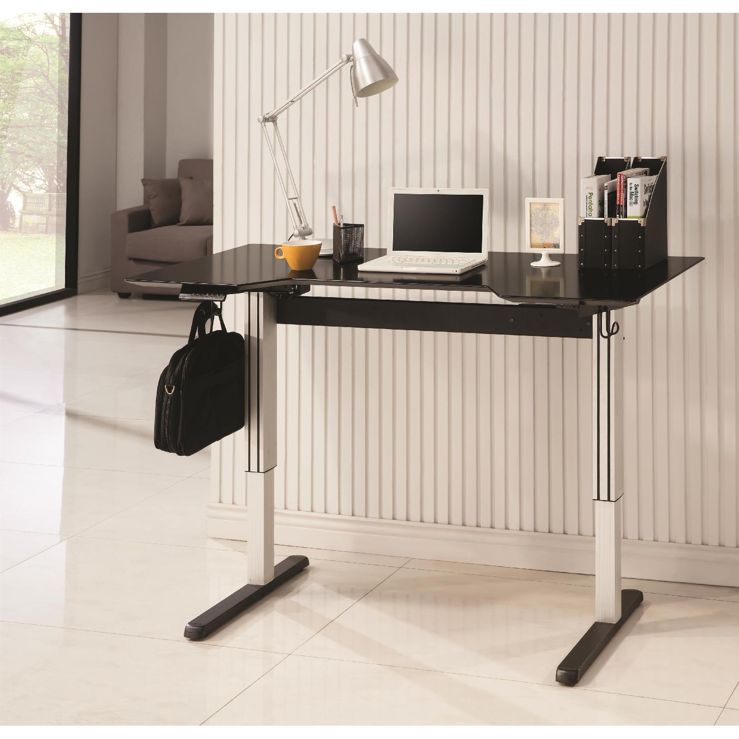 Motorized Desk For Standing/Seated Use ww/ BuiltIn Power Plugs AptDeco