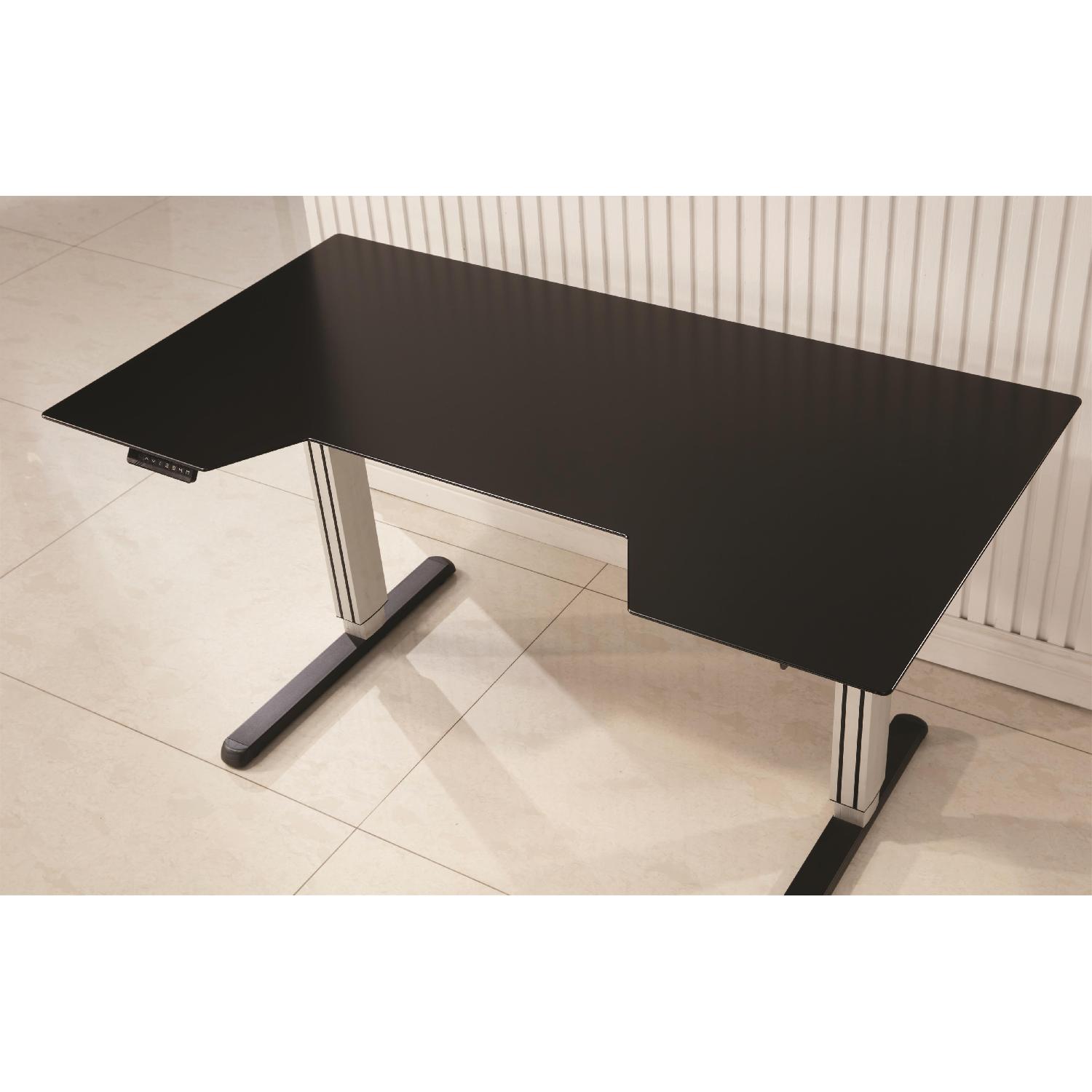 Motorized Desk For Standing/Seated Use ww/ BuiltIn Power Plugs AptDeco