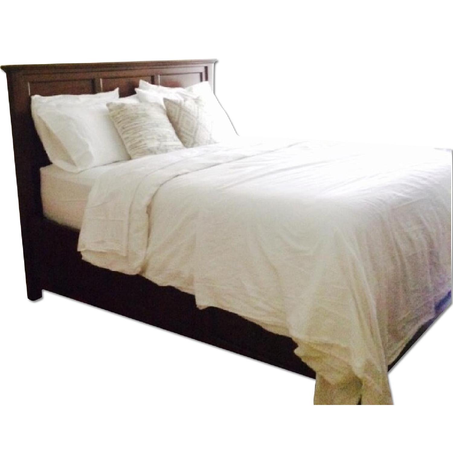 Raymour & Flanigan Westlake Queen Storage Platform Bed AptDeco