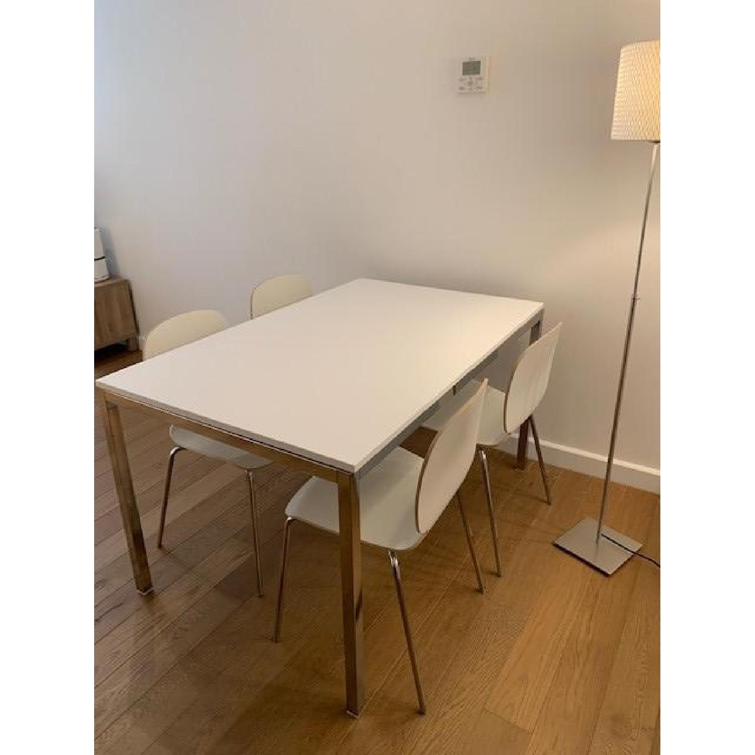IKEA SVENBERTIL ダイニングチェア 2脚セット 白 Ikea Torsby Table w/ 4 Svenbertil Chairs in White - AptDeco