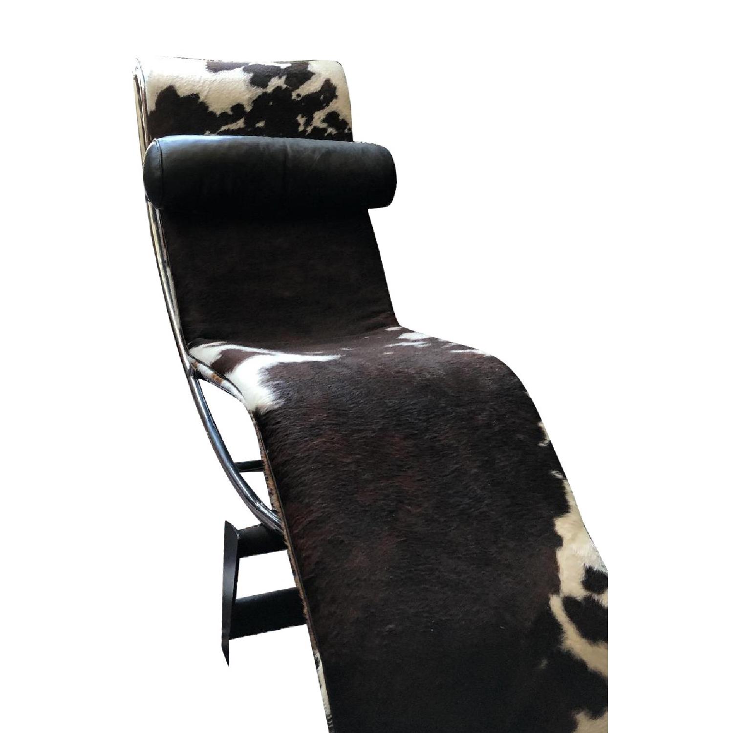Le Corbusier Cassina LC4 Style Cowhide Chaise Lounge AptDeco