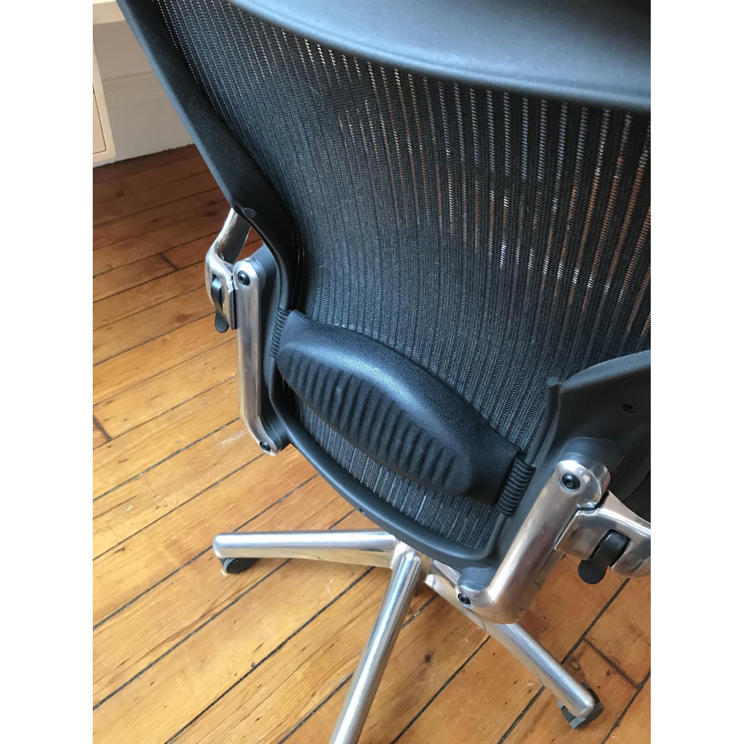 Herman Miller Aeron Chair - image-4