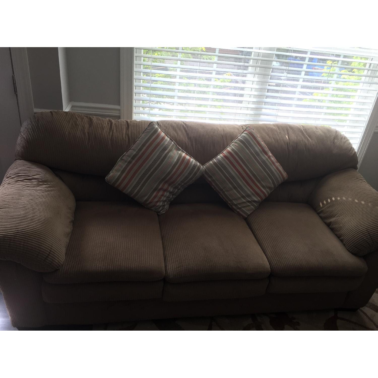 Raymour & Flanigan 3 Seater Sofa AptDeco