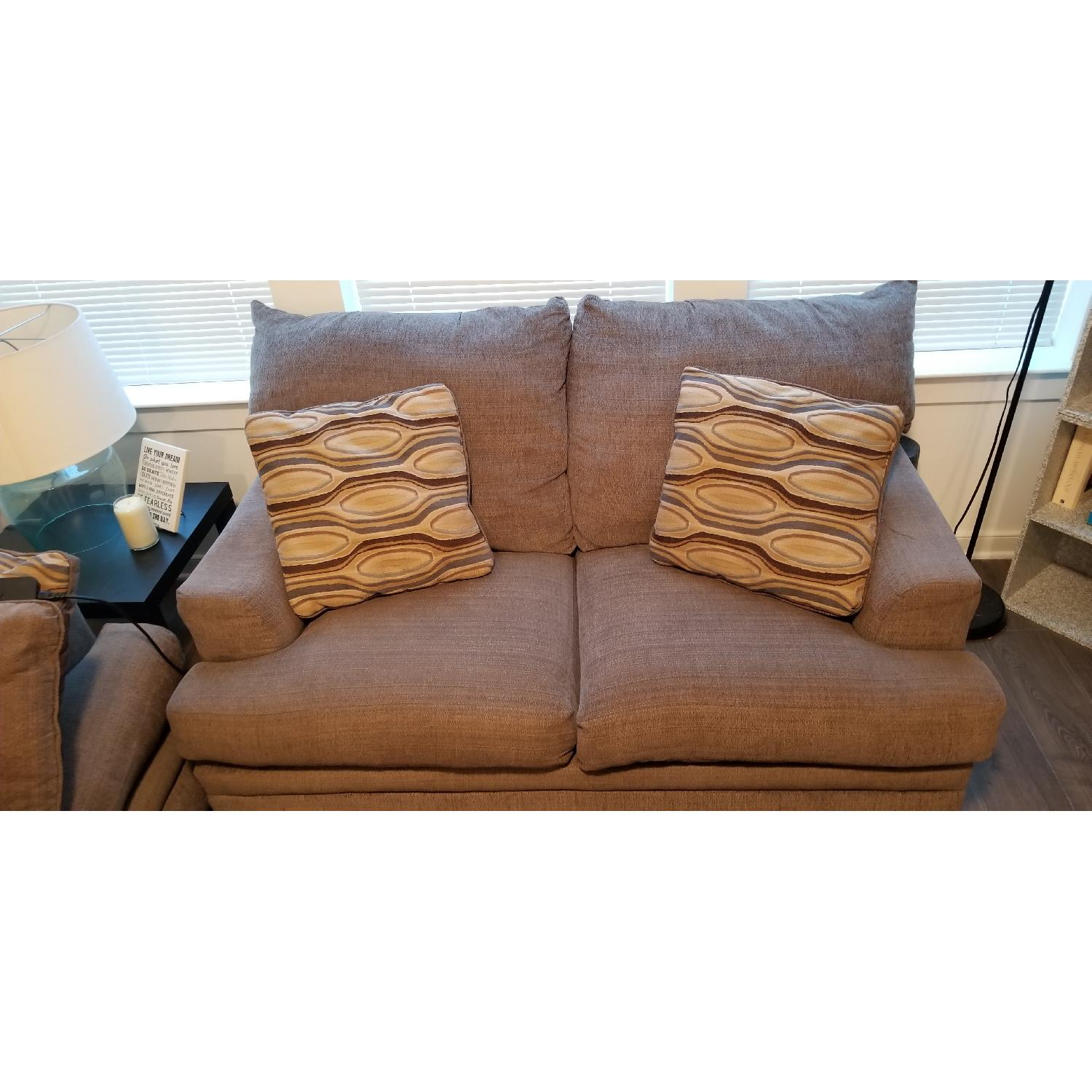 Bob's Loveseat - image-1