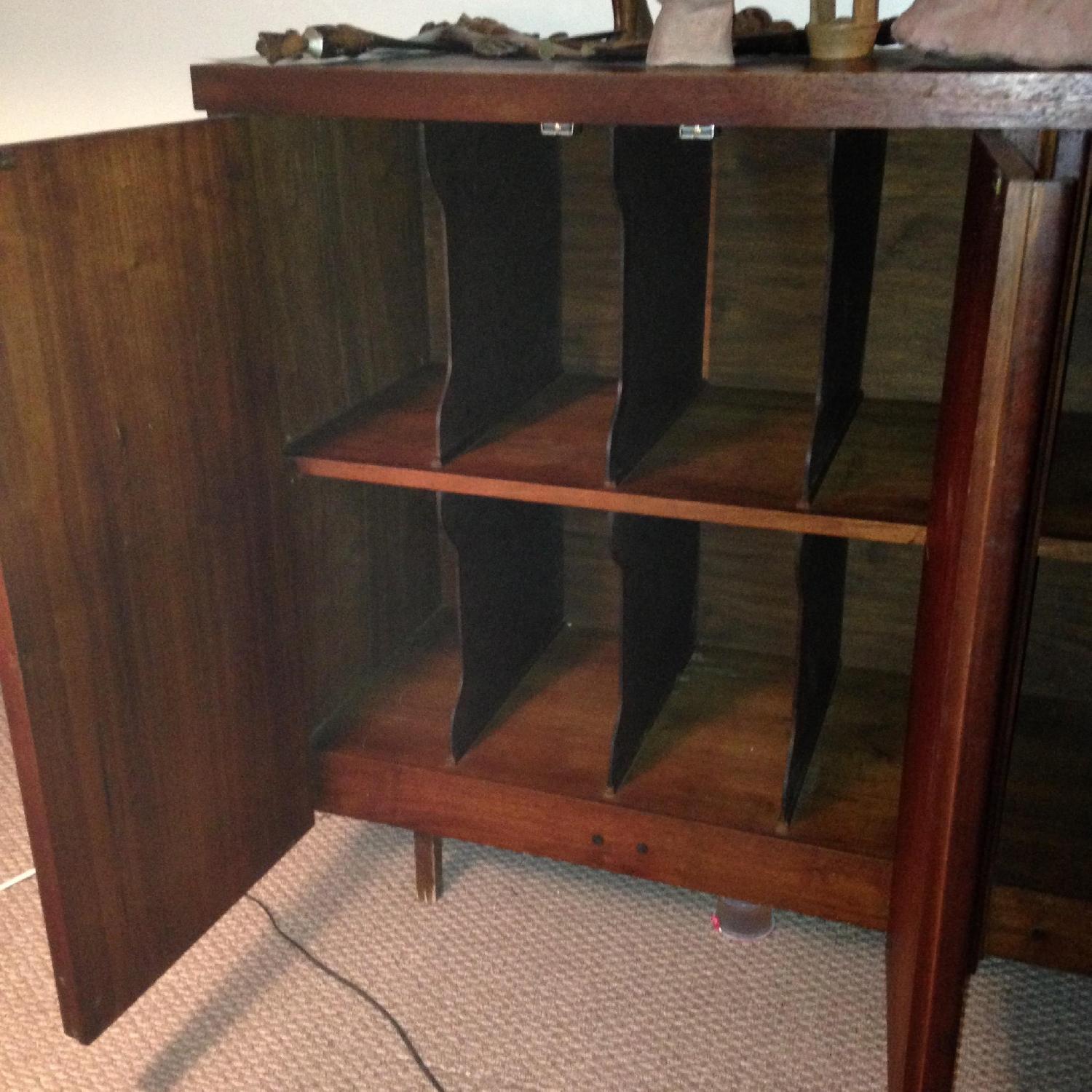 1950's LP Storage Cabinet in Mahogany/Cherry Wood - image-1