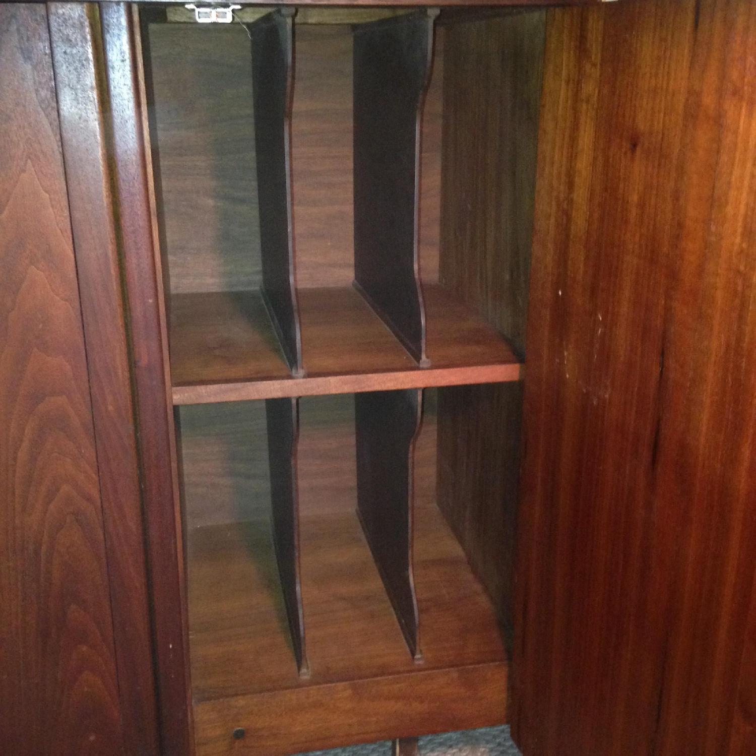 1950's LP Storage Cabinet in Mahogany/Cherry Wood - image-2