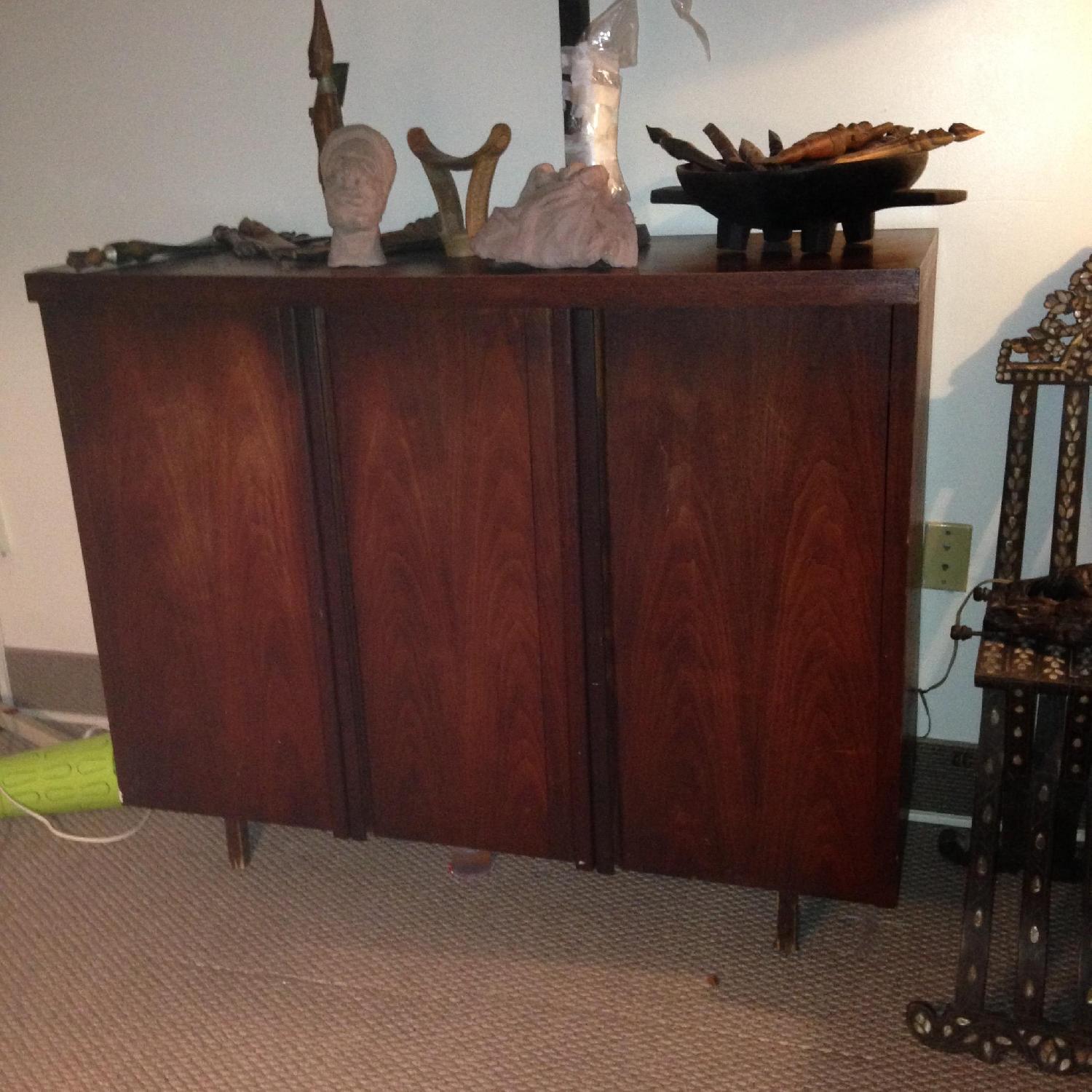 1950's LP Storage Cabinet in Mahogany/Cherry Wood - image-3