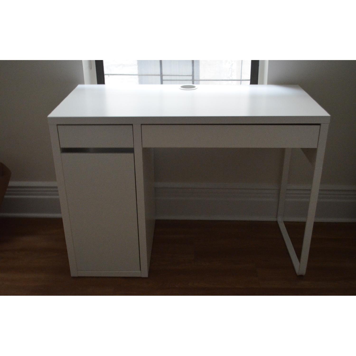 Ikea Micke White Desk & Desk Chair AptDeco