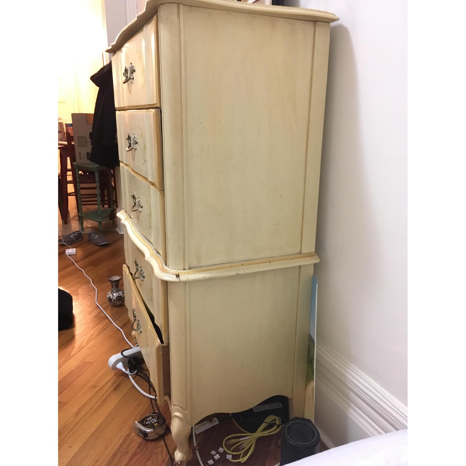 Broyhill Furniture 5 Drawer Dresser - image-2