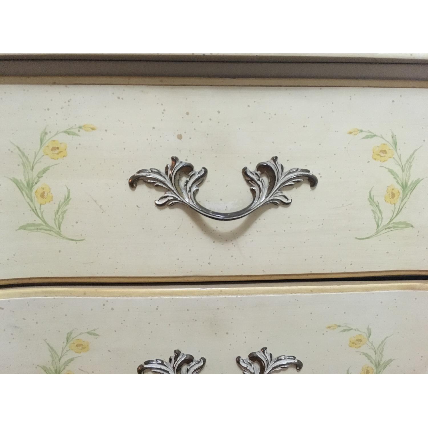 Broyhill Furniture 5 Drawer Dresser - image-4