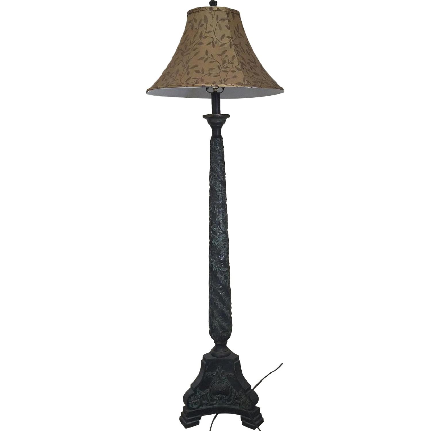 Kenroy Home Floor Lamp + 2 Table Lamps - image-0