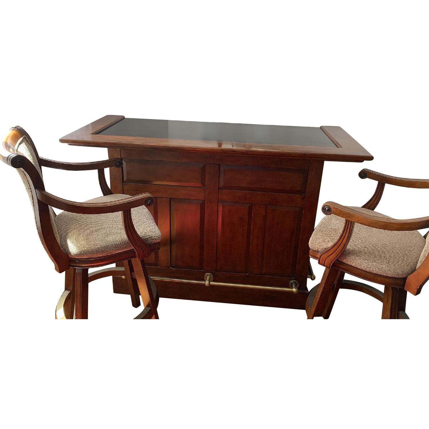 Raymour & Flanigan Bar w/ 2 Stools AptDeco