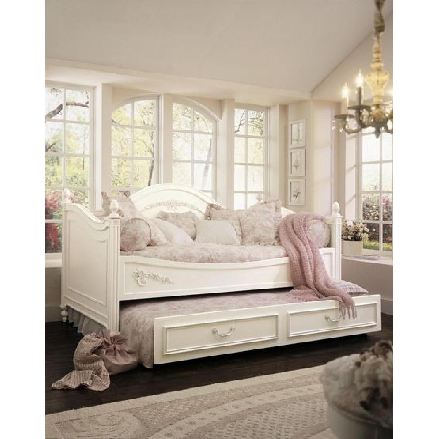 Stanley Furniture DayBed w/ Trundle - image-4