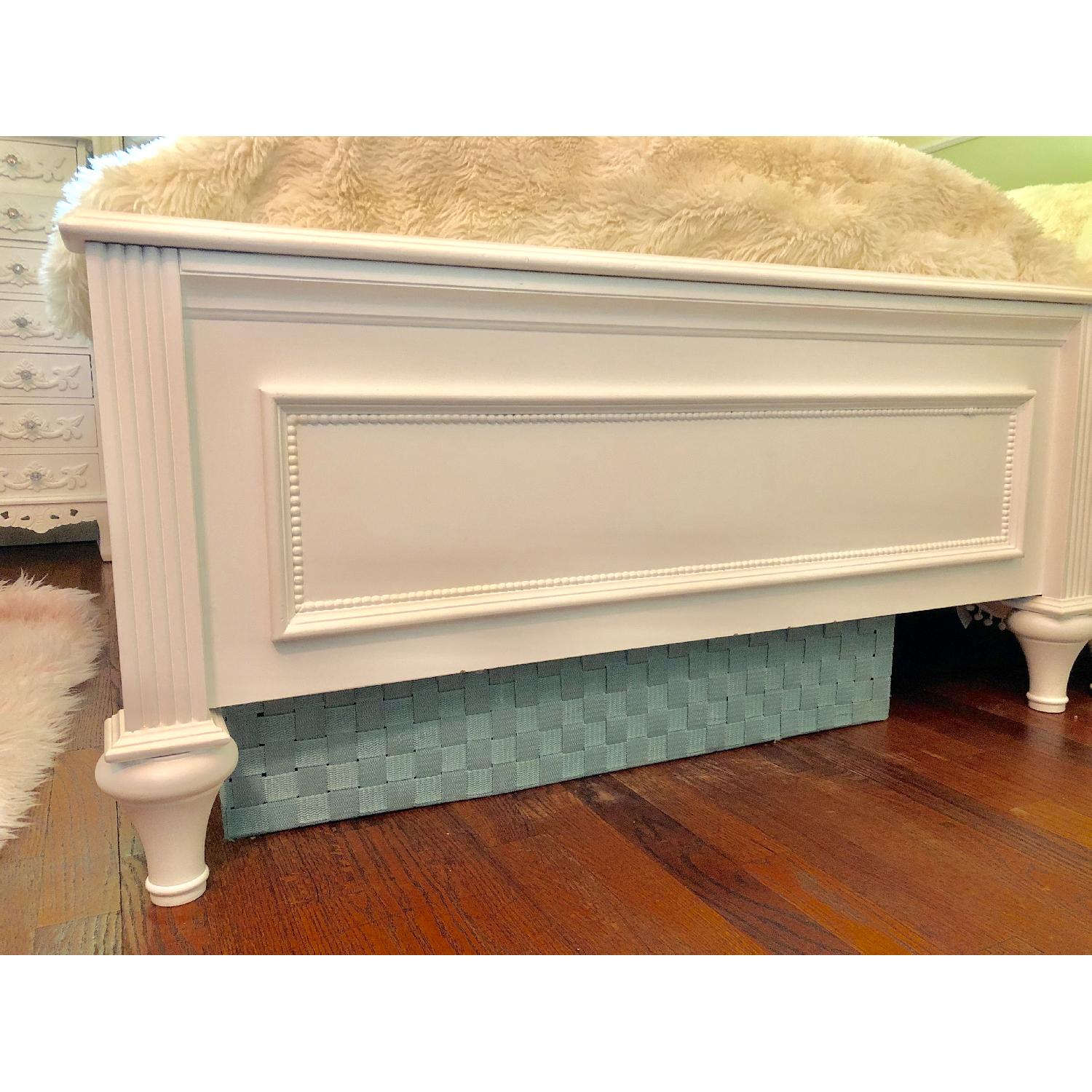 Bob's Madelyn Twin Princess Bed - image-2