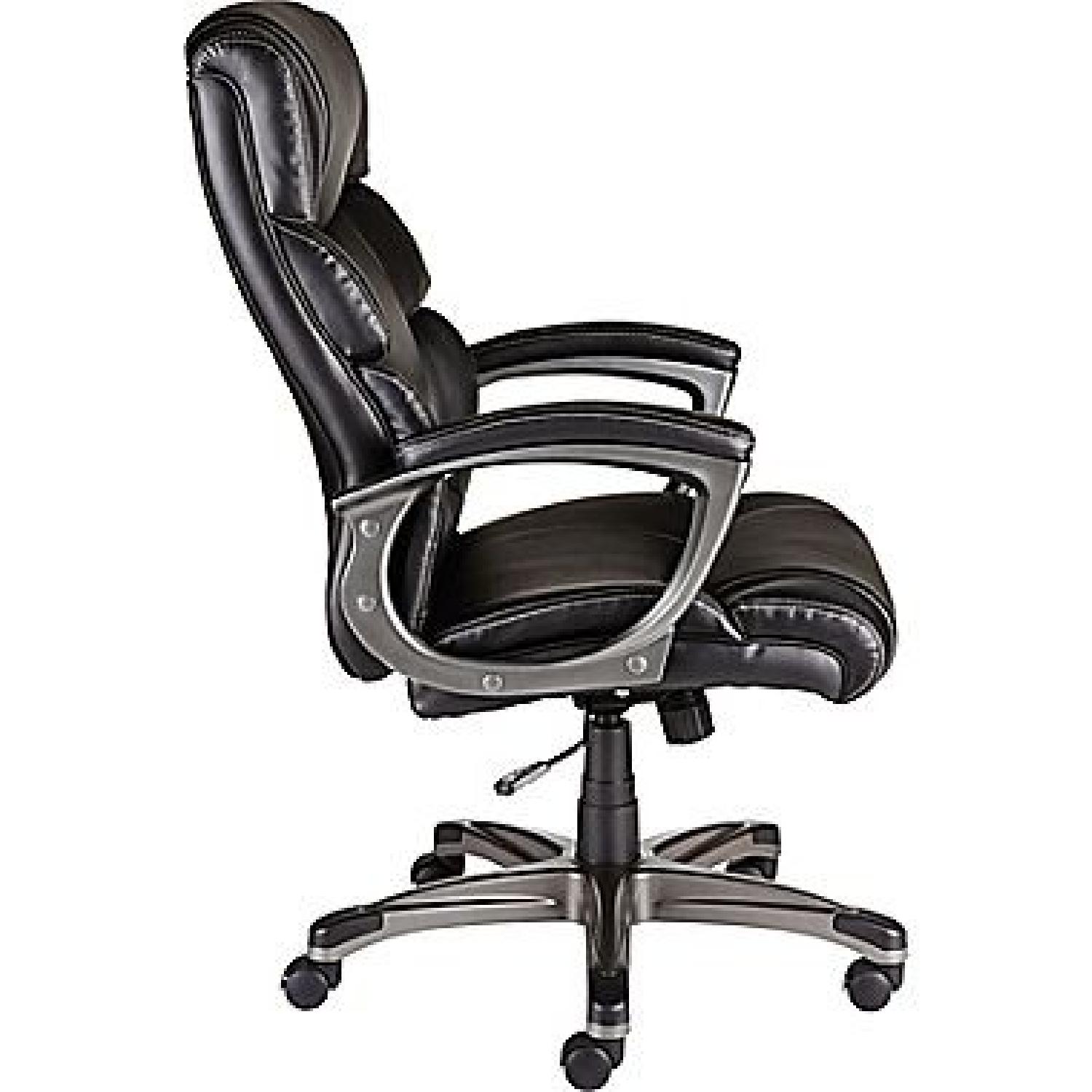 Bonded Leather Managers Chair - AptDeco