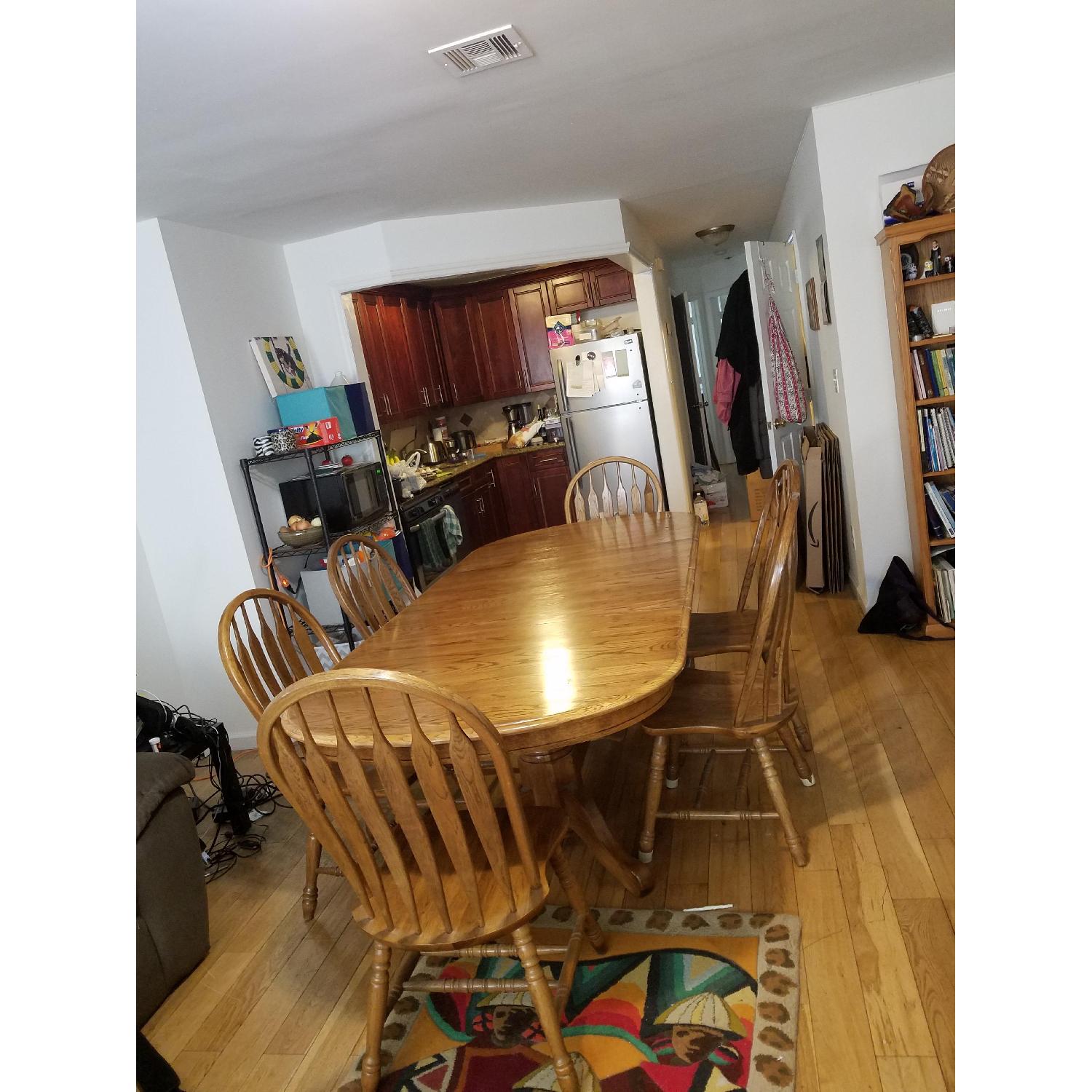 Oak Extendable Dining Table w/ 6 Chairs - AptDeco