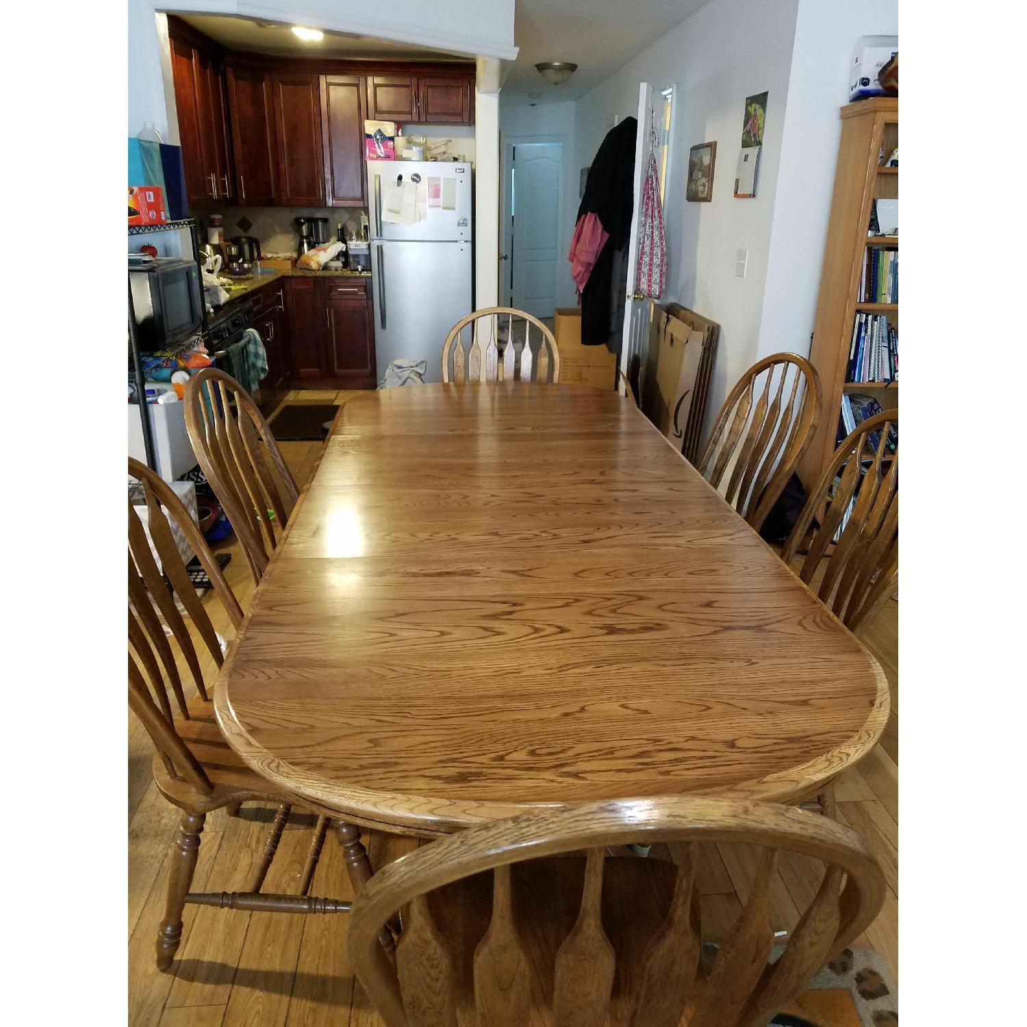 Oak Extendable Dining Table w/ 6 Chairs - AptDeco