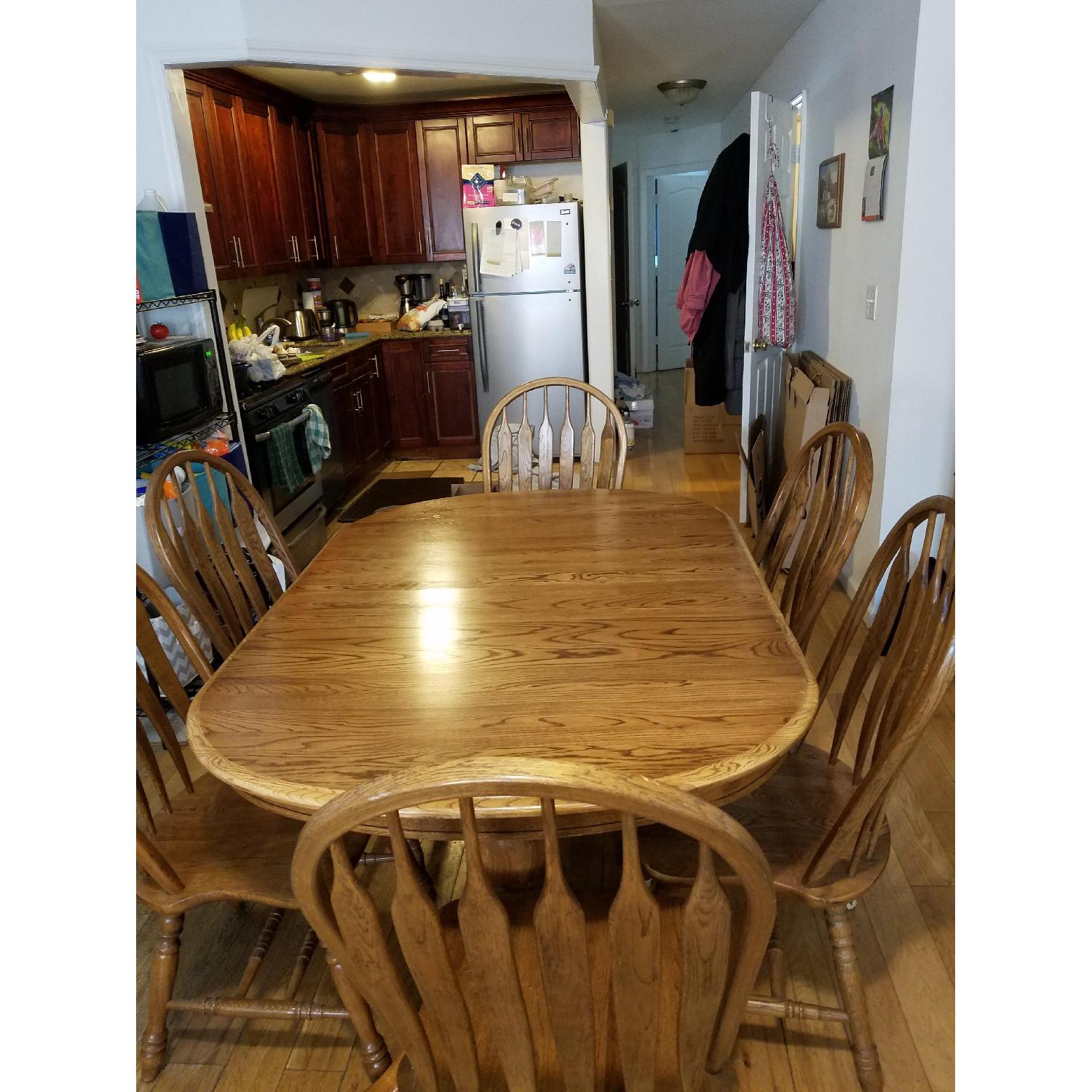 Oak Extendable Dining Table w/ 6 Chairs - AptDeco