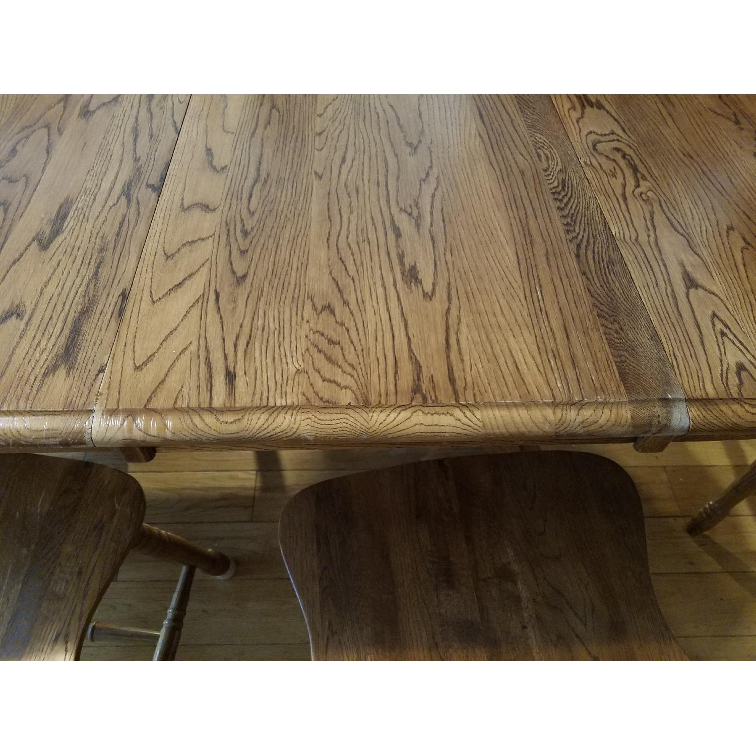 Oak Extendable Dining Table w/ 6 Chairs - AptDeco