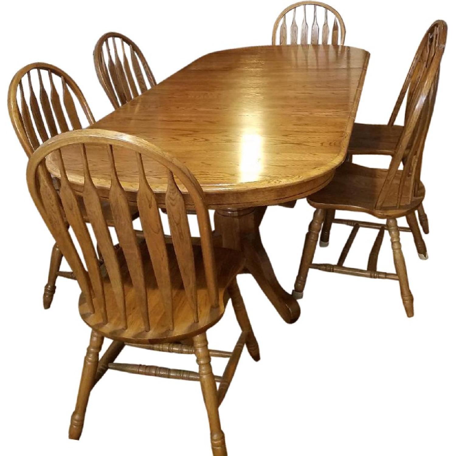 Oak Extendable Dining Table w/ 6 Chairs - AptDeco