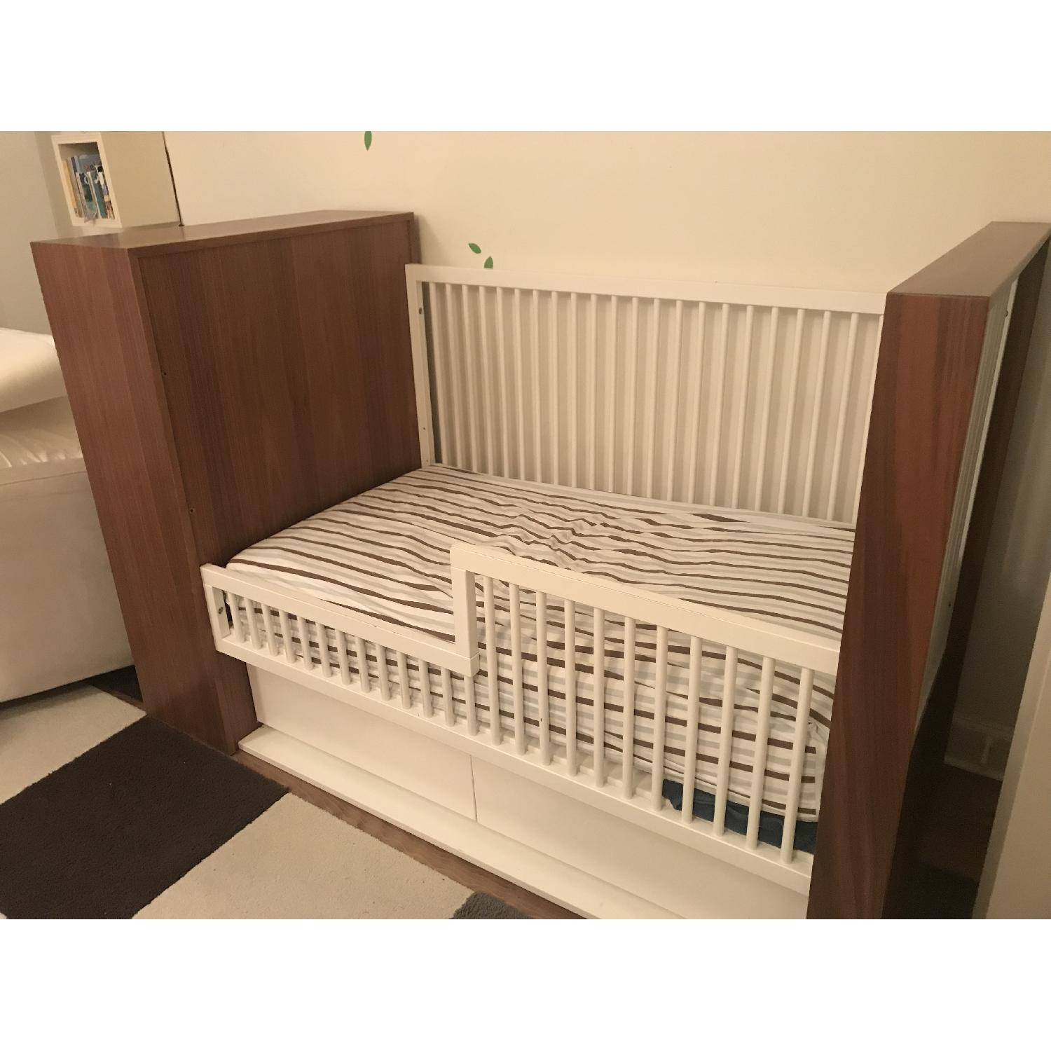 Duc Duc Crib Convertible to Toddler Bed AptDeco