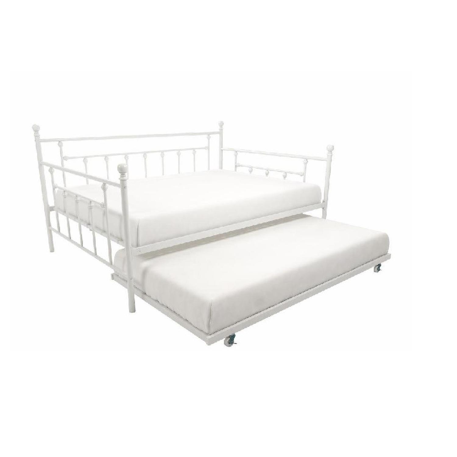 White Metal Daybed w/ Trundle - image-2