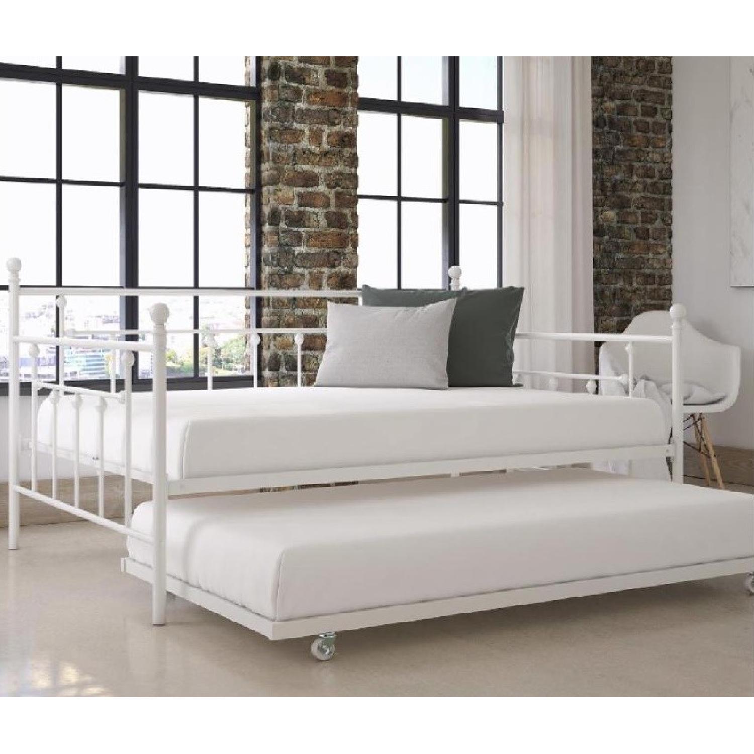 White Metal Daybed w/ Trundle - image-3