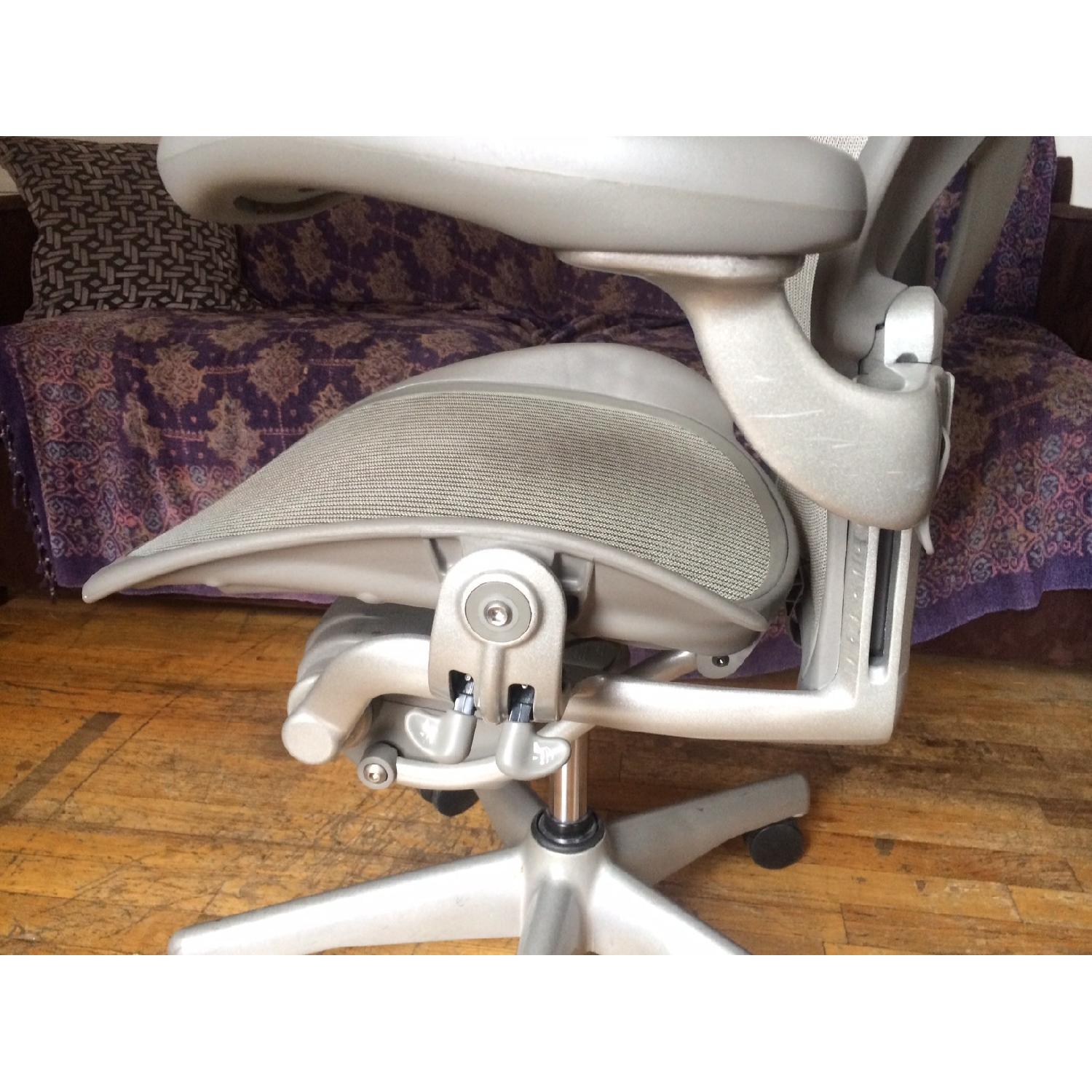 Herman Miller Aeron Chair - image-2