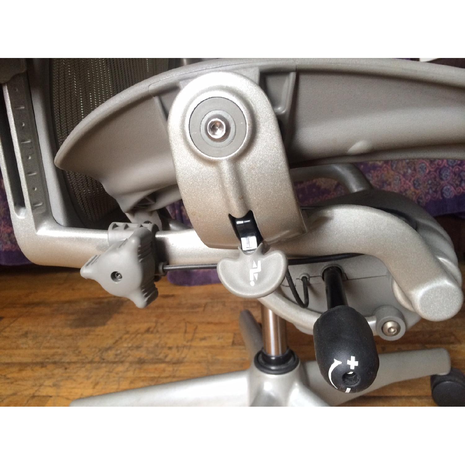 Herman Miller Aeron Chair - image-3