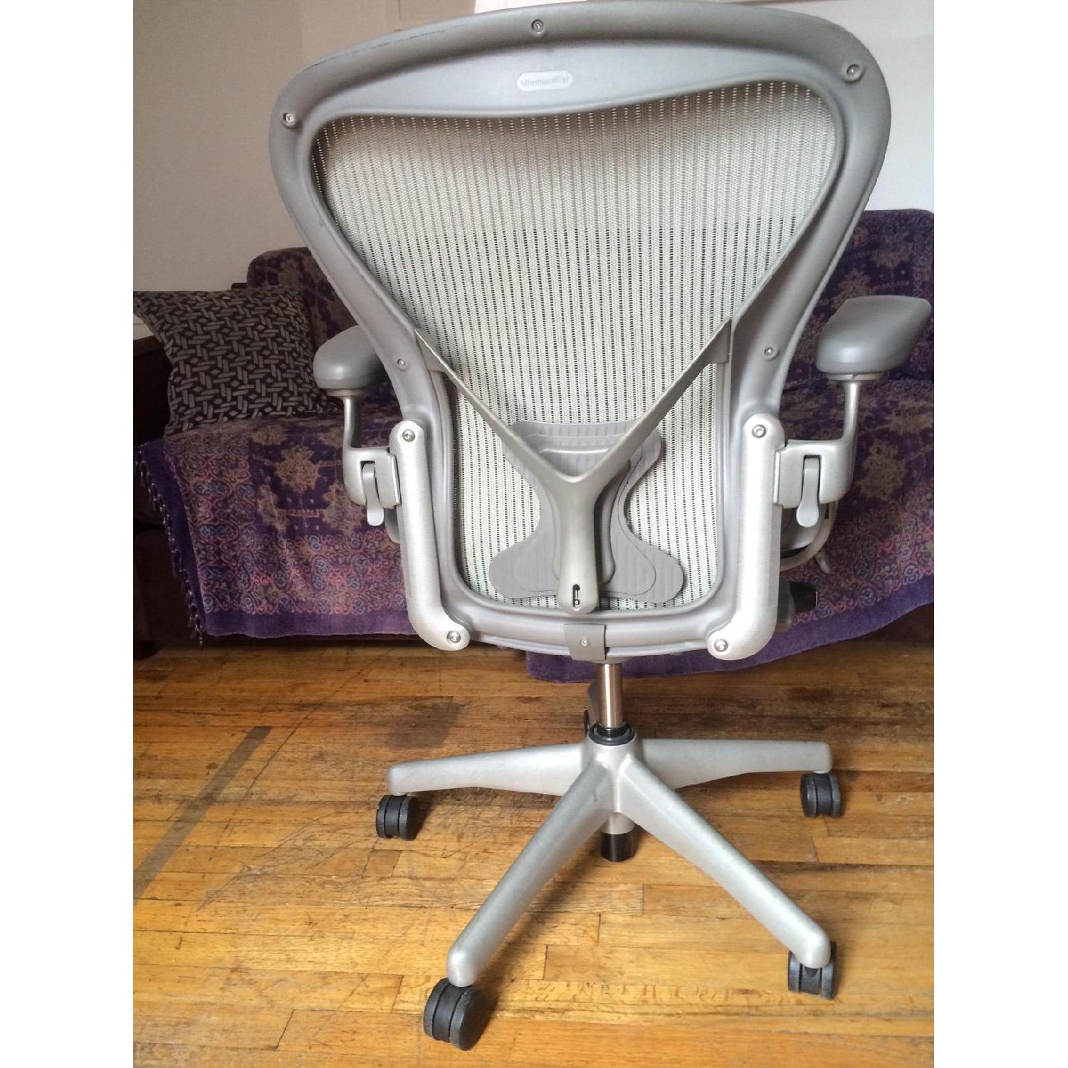 Herman Miller Aeron Chair - image-4