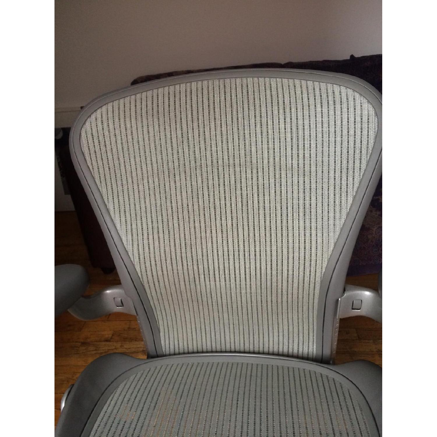 Herman Miller Aeron Chair - image-6