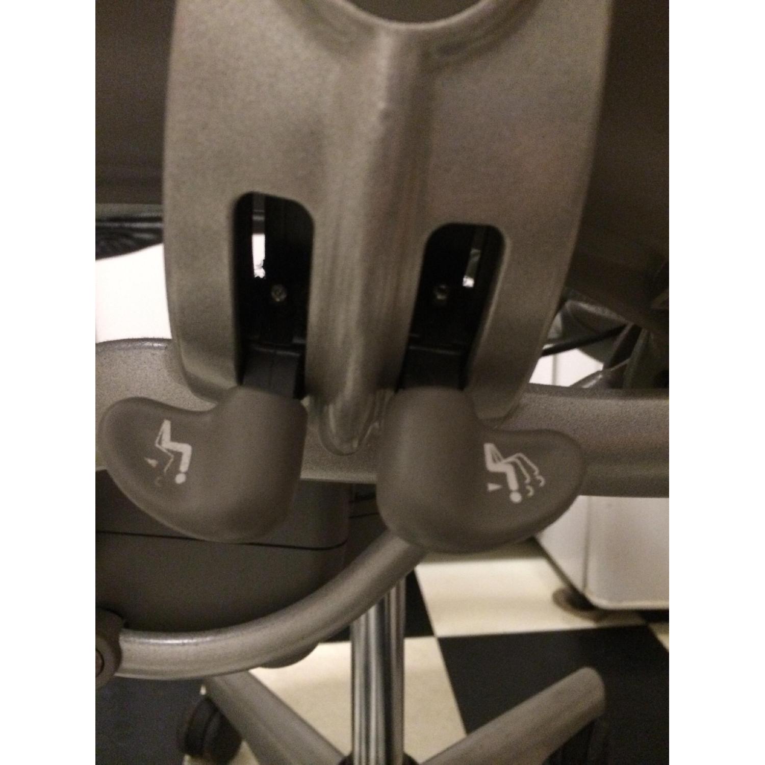 Herman Miller Aeron Chair - image-13