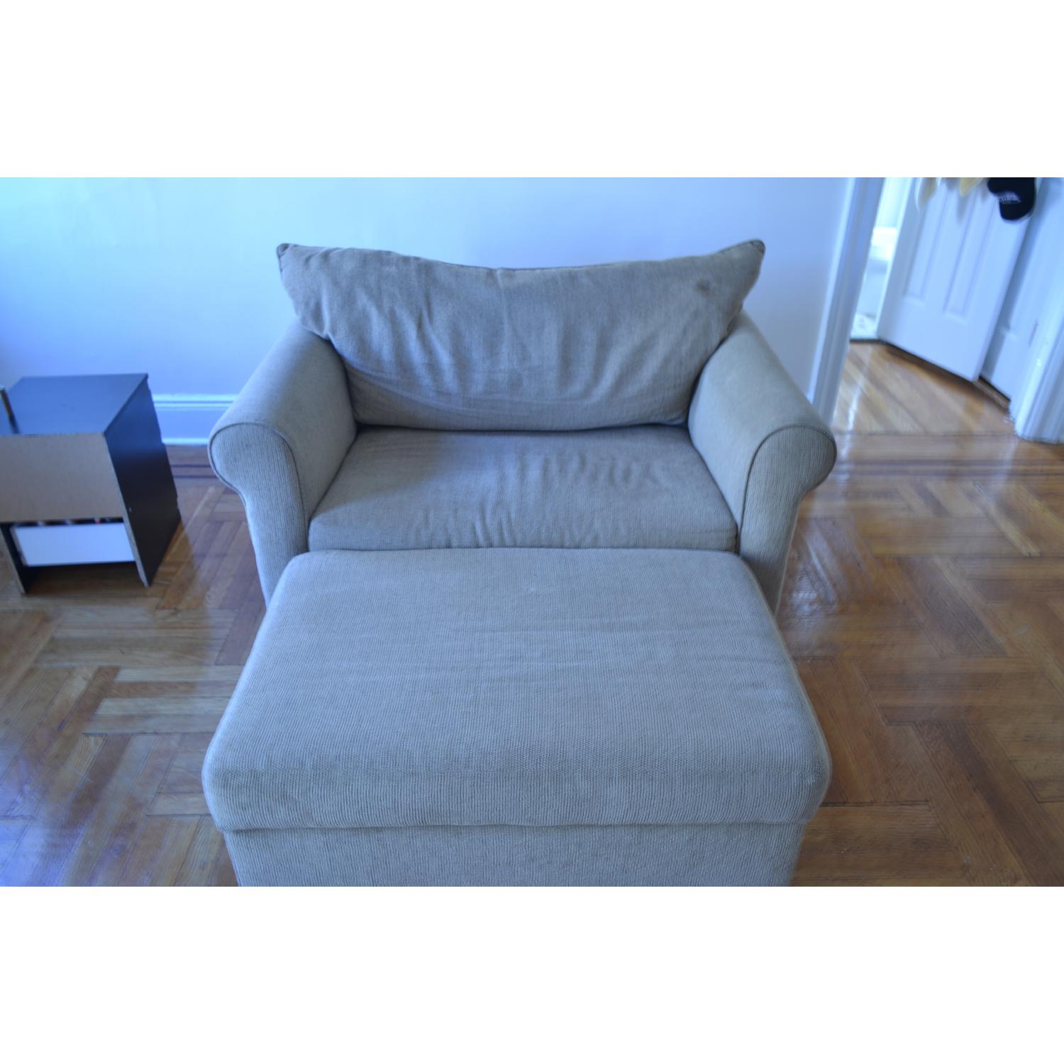 Bob's Sleeper Loveseat & Ottoman - image-14