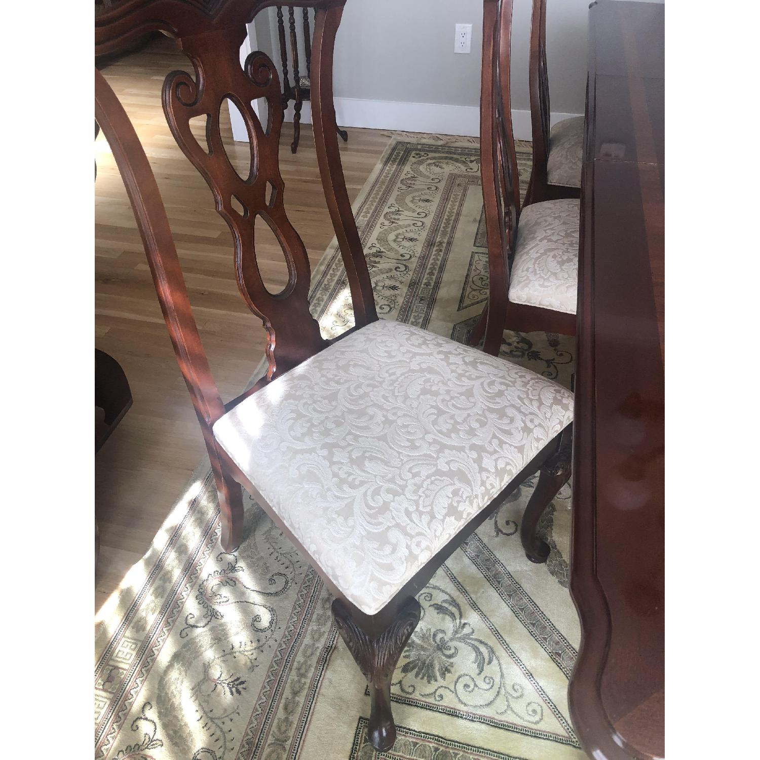 Thomasville Mahogany Dining Table w/ 8 Chairs AptDeco