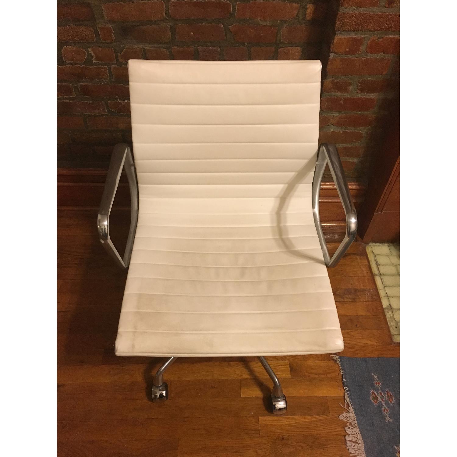 Eames Aluminum Group Management Chair - image-3