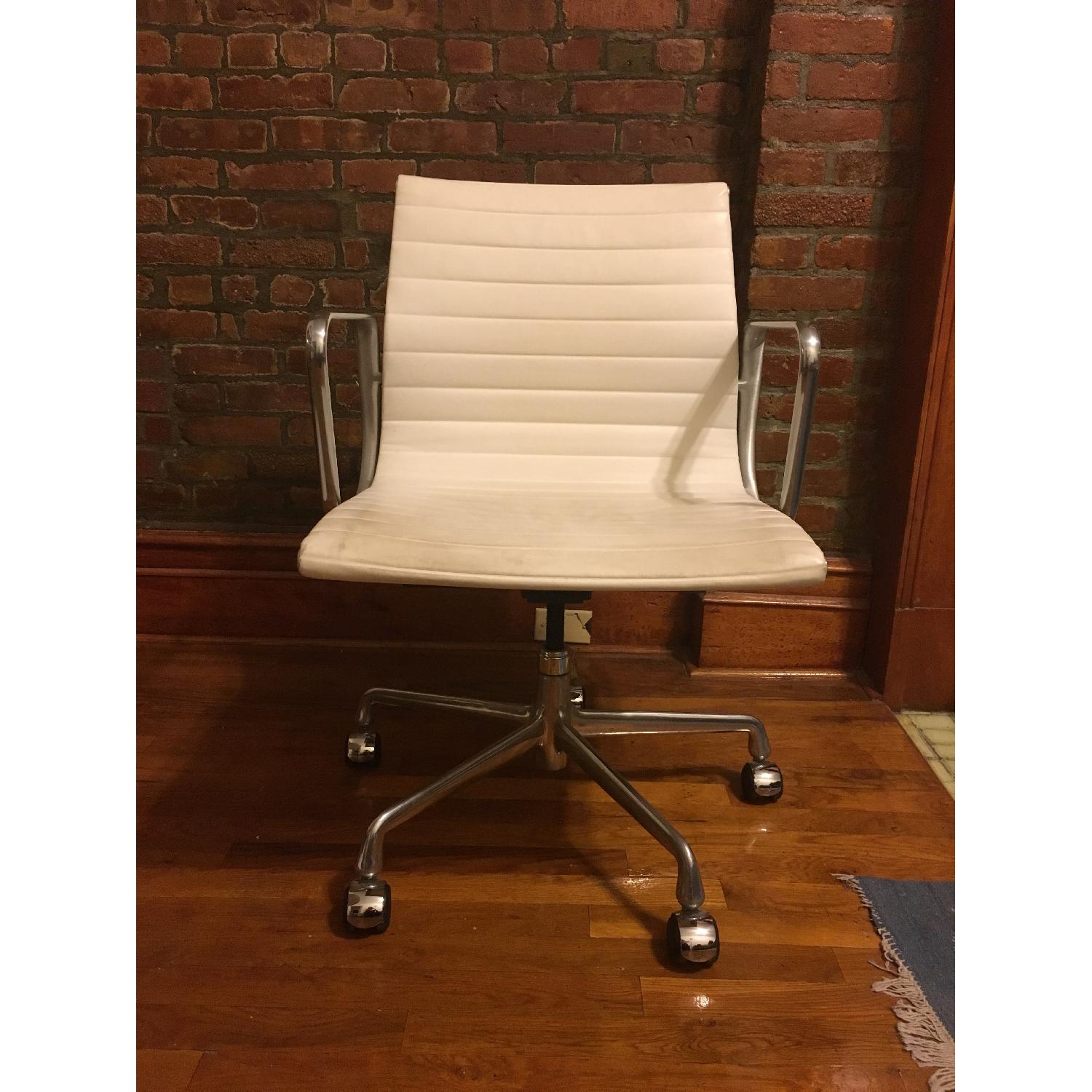 Eames Aluminum Group Management Chair - image-4