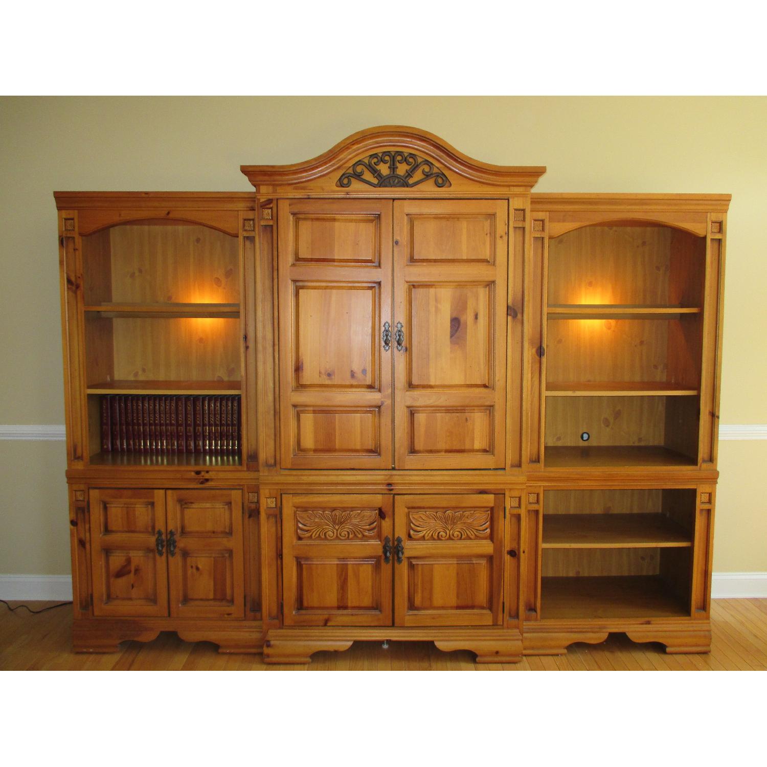 Broyhill Furniture Classic Pine Wall Unit AptDeco