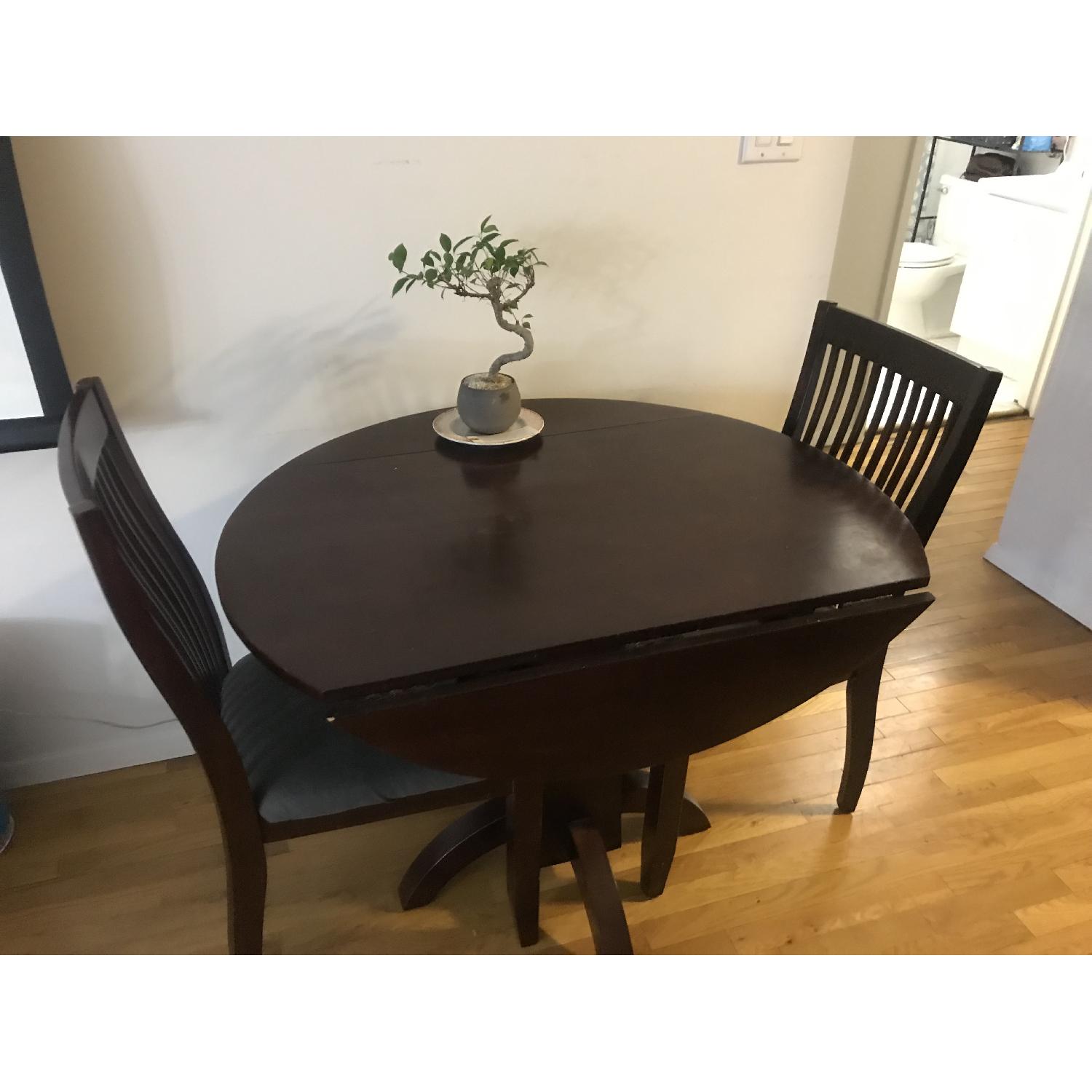 Raymour & Flanigan Dining Table w/ 2 Chairs AptDeco