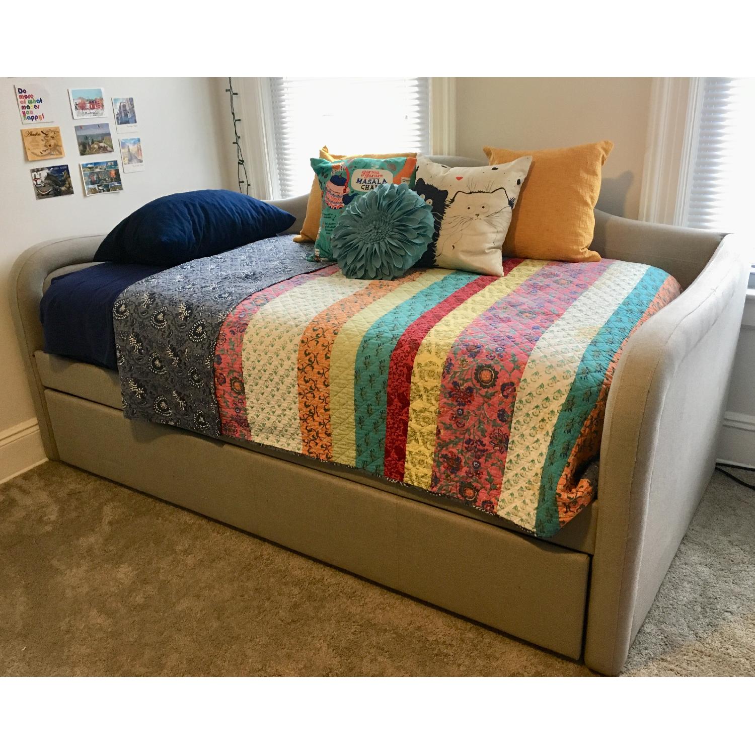 Raymour & Flanigan Tansley Daybed w/ Trundle AptDeco