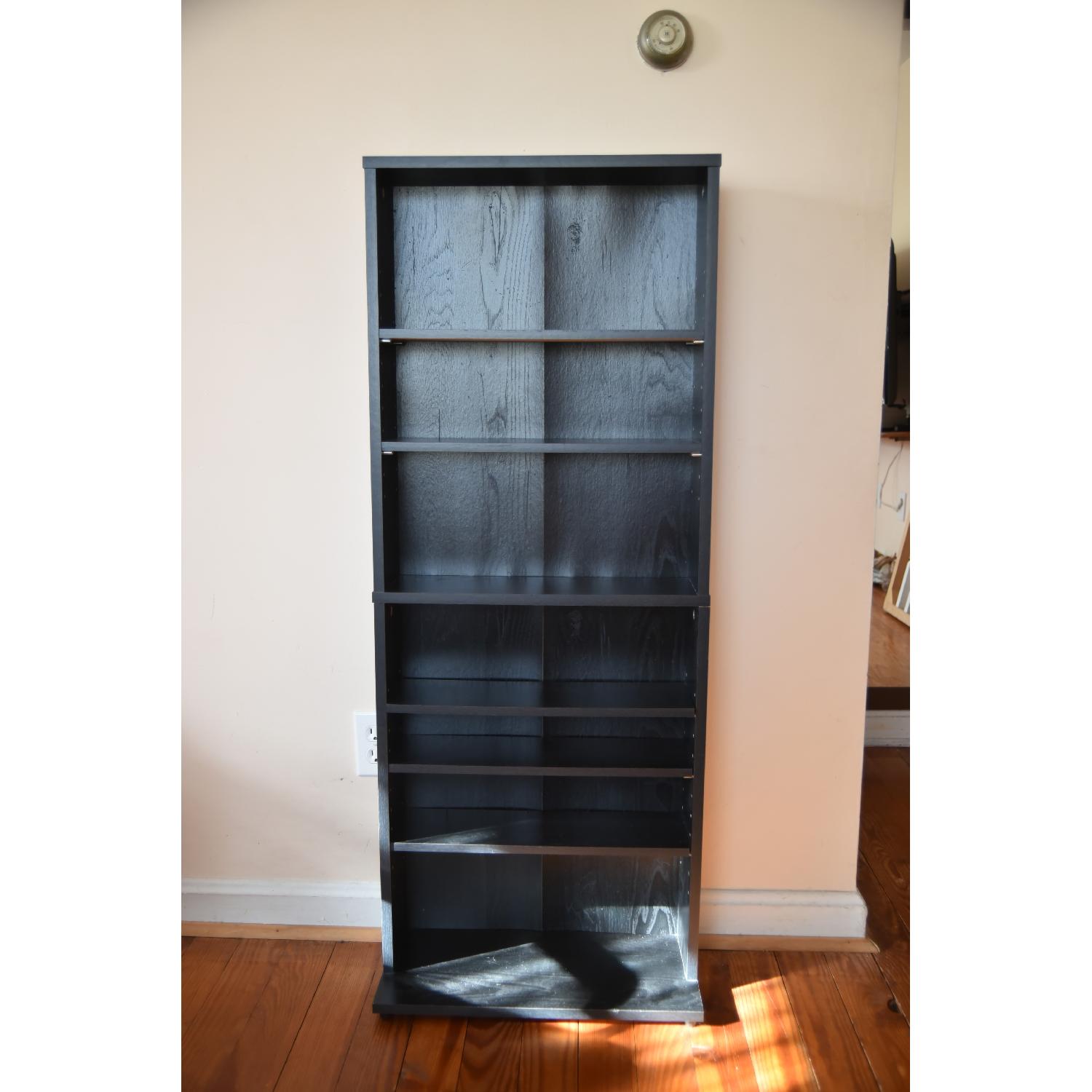 CD/DVD/Blu-ray Tower - image-1