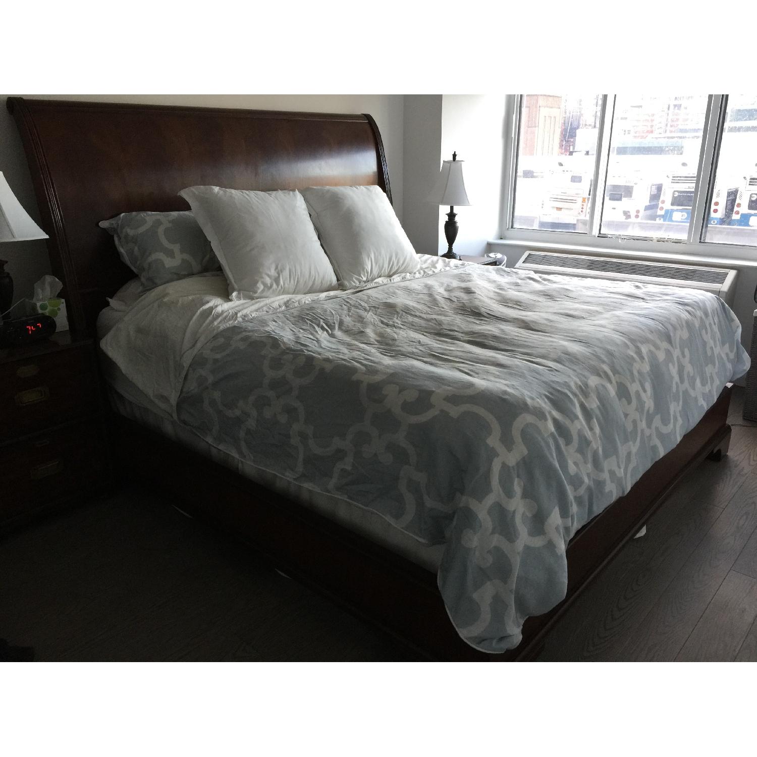 Henredon King Size Sleigh Bed Frame - image-2