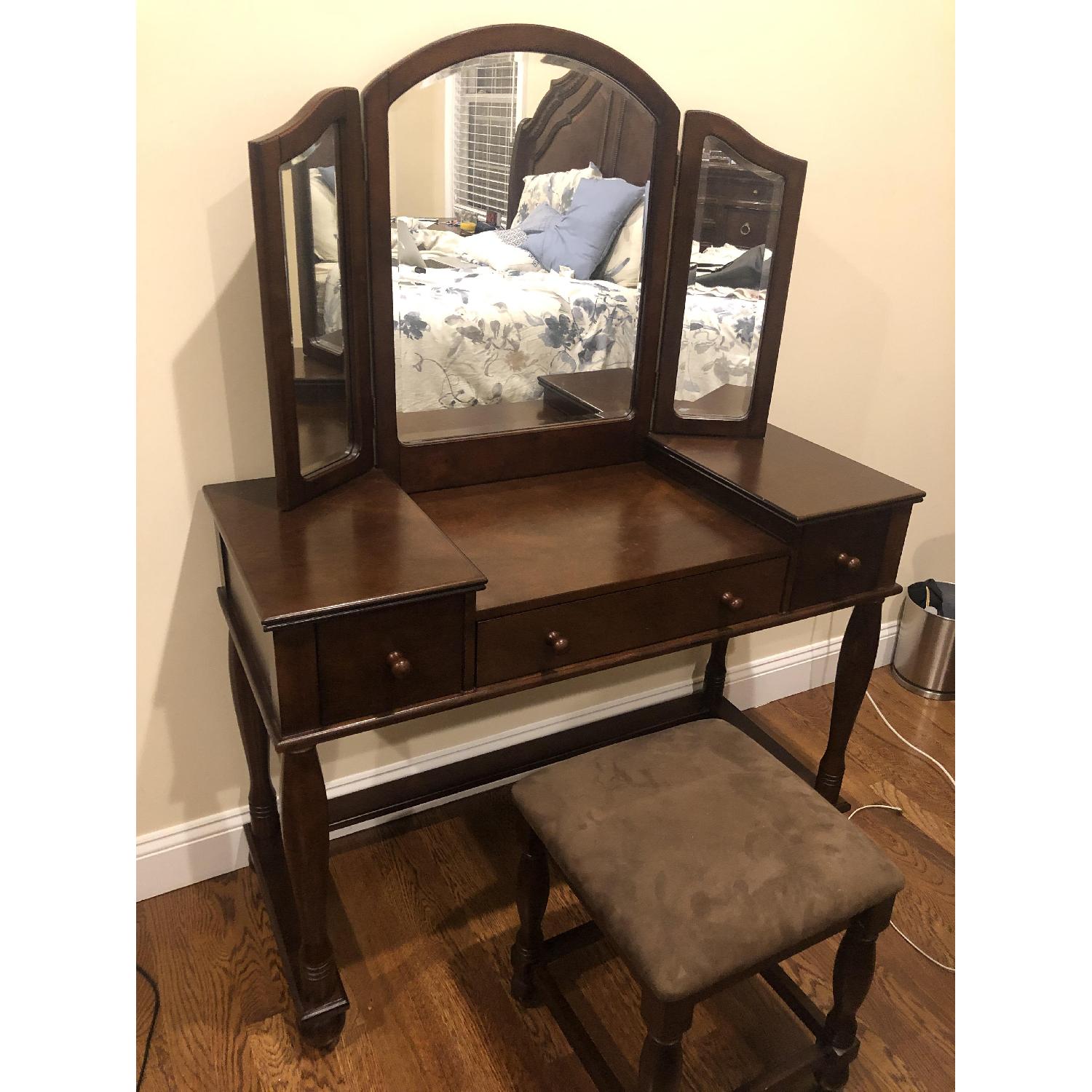 Bob's Solid Wood Vanity Table w/ Mirror & Stool AptDeco