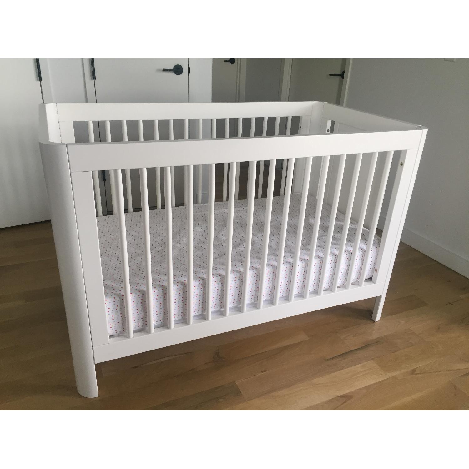 Giggle Better Basics Harper Crib w/ Height Conversion - image-1