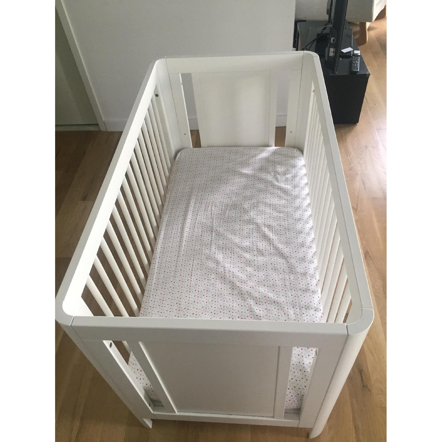 Giggle Better Basics Harper Crib w/ Height Conversion - image-3